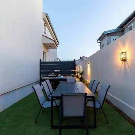 Modern Korina With Private Jacuzzi *