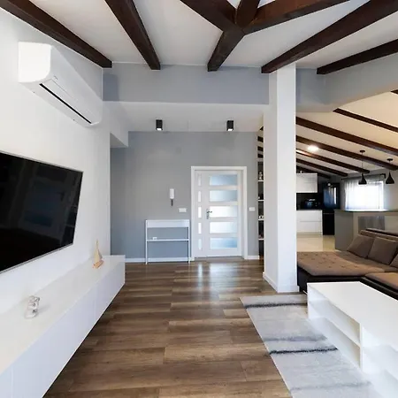 Modern Korina With Private Jacuzzi *