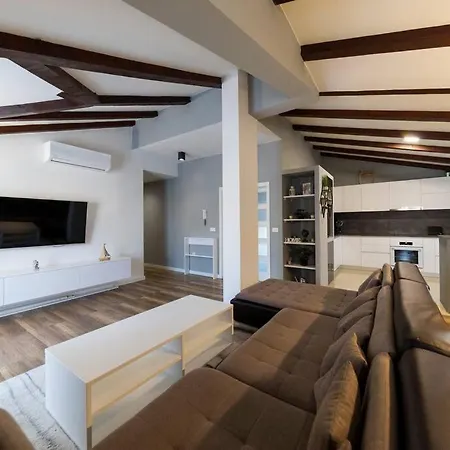 Modern Korina With Private Jacuzzi *